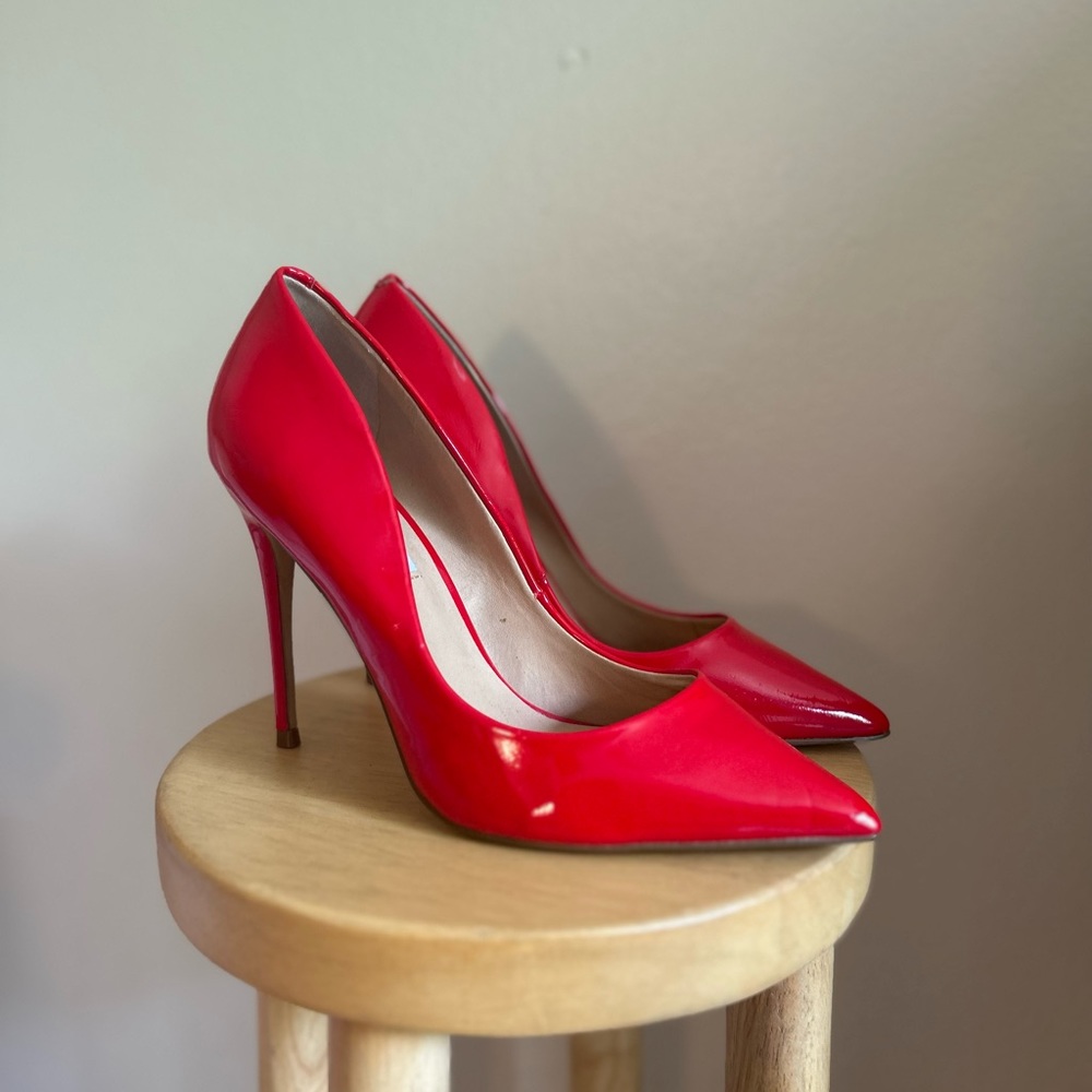STEVE MADDEN RED DAISIE PUMPS - WORN ONCE